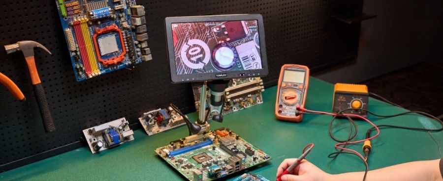 Tomlov DM9 HDMI Digital Microscope showing a magnified view of circuit components during electronic repair.